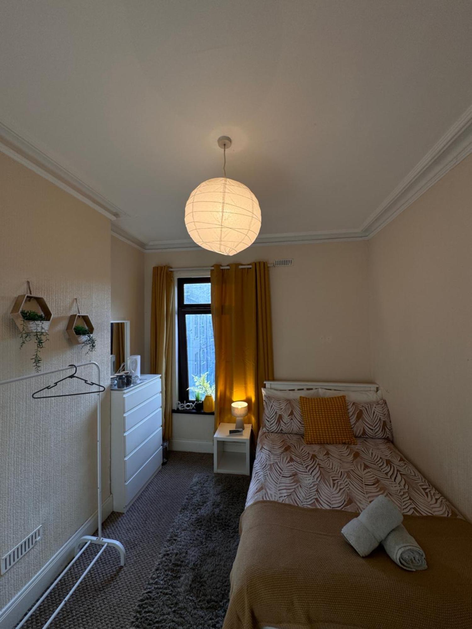 Отель House In Antrim Road Белфаст Номер фото